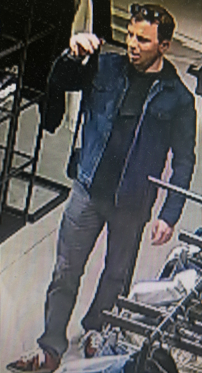 Policjanci z KRP Warszawa IV prowadzą śledztwo w sprawie kradzieży i publikują wizerunki osób, które mogą mieć związek ze zdarzeniem. Nagrania z monitoringu zostały zabezpieczone, a funkcjonariusze proszą o pomoc w identyfikacji mężczyzn widocznych na zdjęciach.